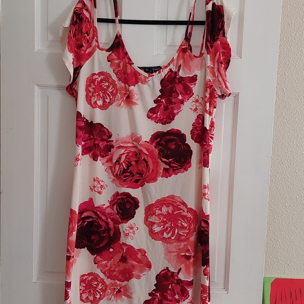 Plus size floral dress 3x, of white burgundy